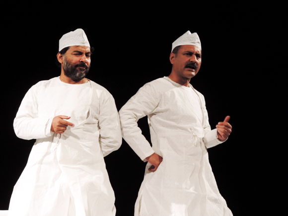 Danish Husain (left) and Mahmood Farooqui enthrall audiences with Dastangoi, at the IFA fundraiser, 
Chowdiah Memorial Hall, March 6, 2015