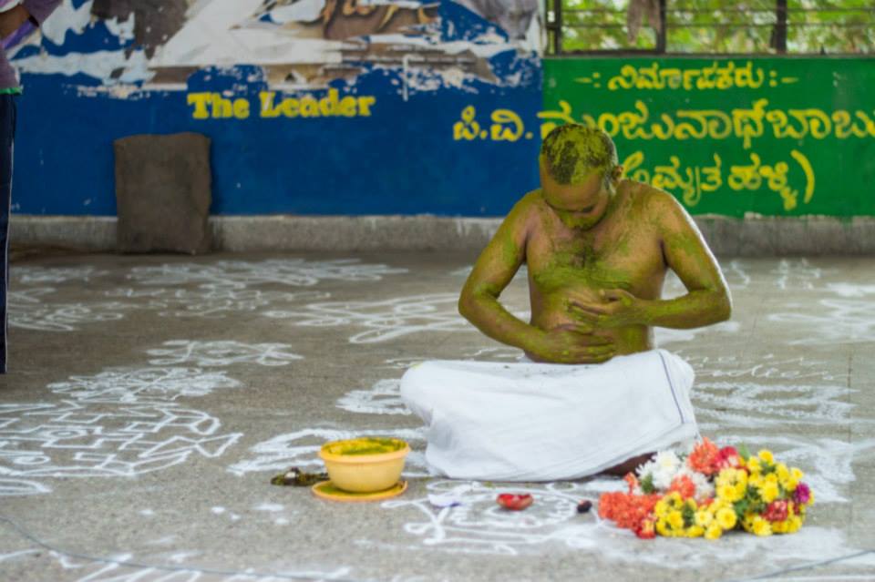 Images from Bhuvanesh Kumar's performance 'Healing'. Project 560: Art Adda at Sree Vinayaka Kalyana Mantapa, Bellary Road