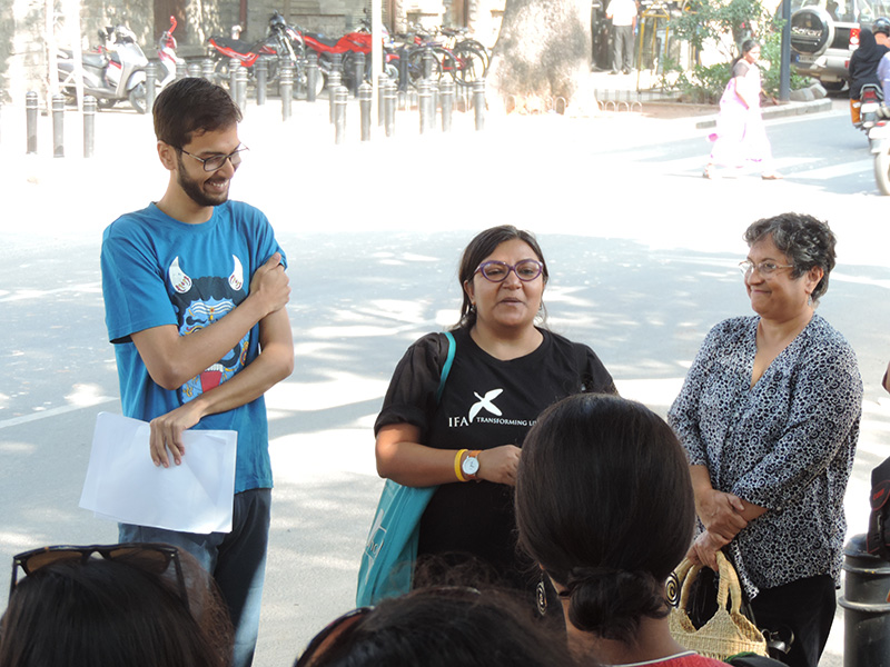 Darshana Dave from IFA introduces the Arts Walks, as Archit Guha and Indira Bharadwaj from Centre Public History look on