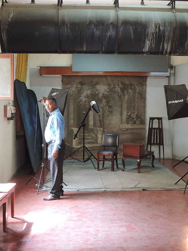 Ready for a portrait - a timeless setup with a vintage backdrop