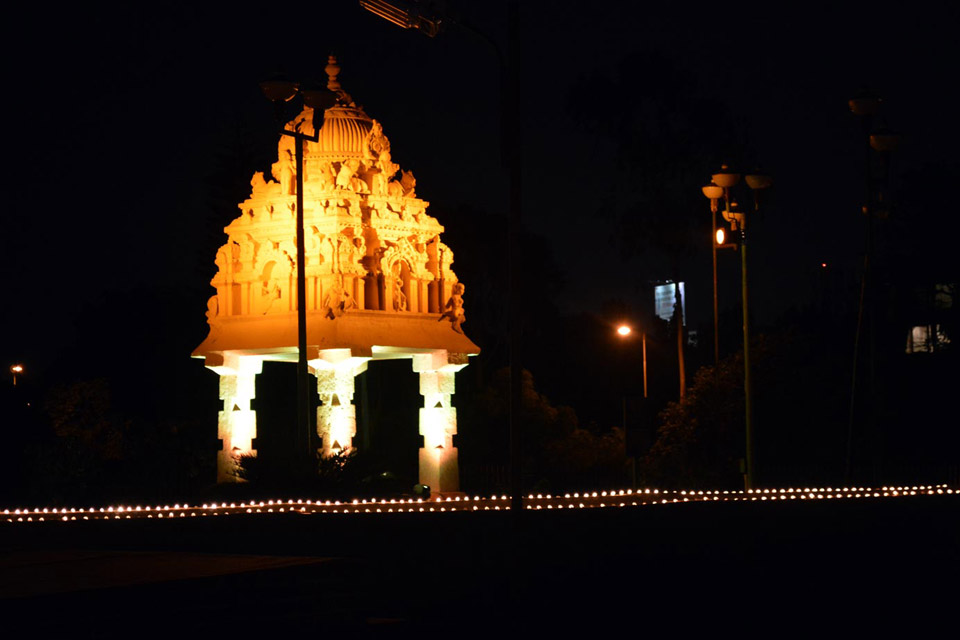 Rangasiri performing at the Kempegowda Tower, Mekhri Circle The Project 560 Found Spaces Festival