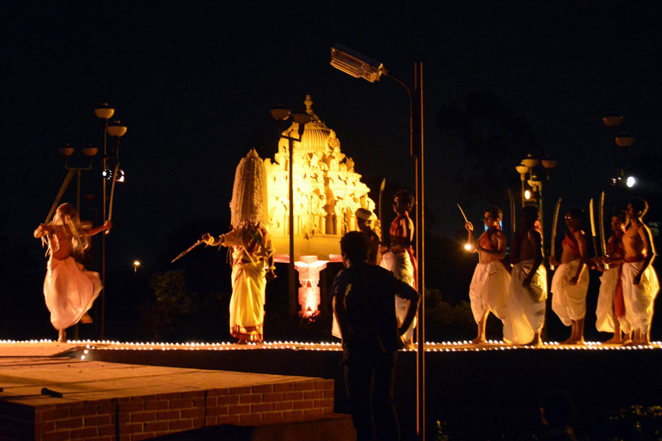 Rangasiri performing at the Kempegowda Tower, Mekhri Circle The Project 560 Found Spaces Festival