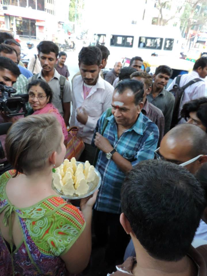 Katarina Rašić distributed 'benne' ganeshas or butter ganeshas to the audience and encouraged them to share their stories of Basavangudi with each other. Project 560: Basavanagudi Live Art Project, Ramakrishna Ashrama Circle